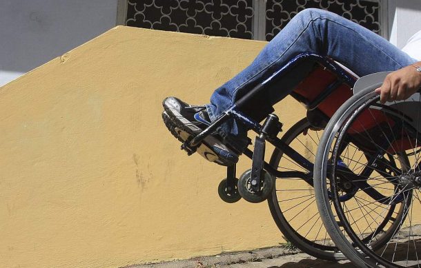 Crean manual para atención de turistas con discapacidades