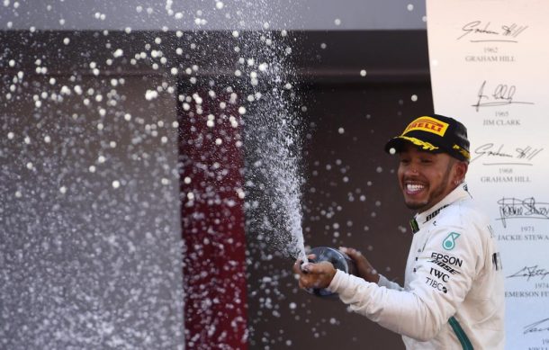 Hamilton gana el GP de Arabia; Checo no terminó la carrera
