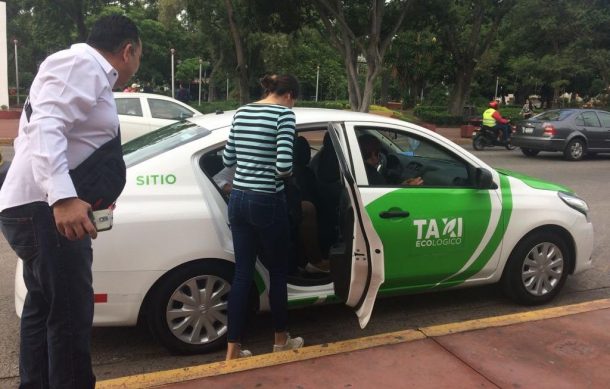 Ofrecen taxis ecológicos servicio gratuito para que los usuarios los conozcan
