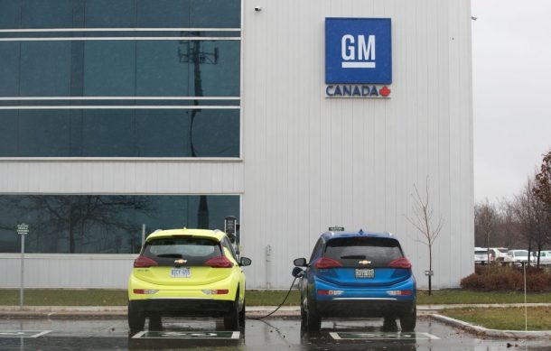 GM y trabajadores mantienen negociaciones para conjurar huelga en EU