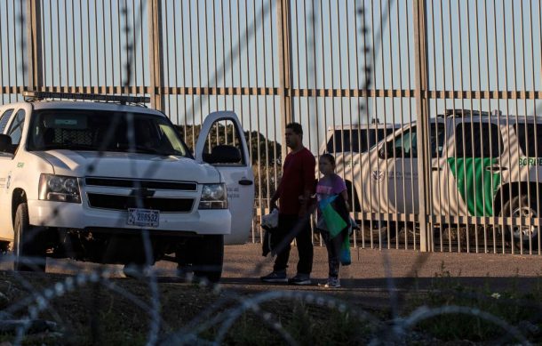 Texas desplegará vehículos militares en frontera con México
