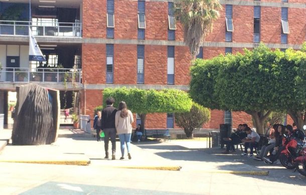 Estudiantes del CUCSH se manifiestan contra cambio de sede a Belenes