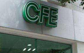 Sin permiso, la CFE instala una antena en el interior de escuela en Tabachines