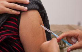 OPS llama a reforzar la vacunación contra el sarampión