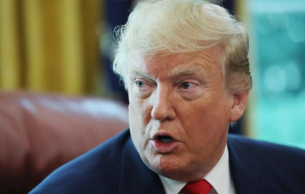 Trump remplaza a su equipo de abogados previo a ser fichado