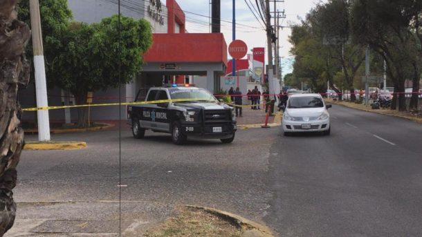 Asesinan a hombre afuera de hotel sobre López Mateos