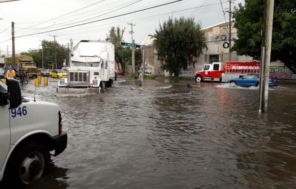 Inundaciones y árboles caídos tras lluvia matutina