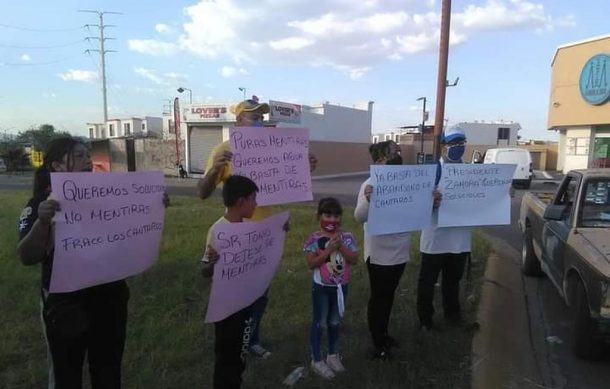 Protestan vecinos de Los Cantaros por desabasto de agua en su fraccionamiento