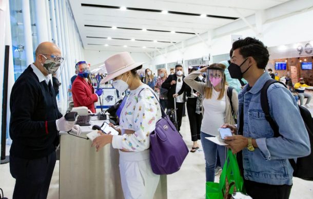 Cae 57.9% la llegada de viajeros extranjeros a México