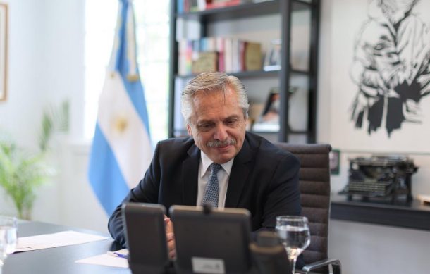 Dan de alta a Presidente de Argentina tras ser hospitalizado por Covid-19