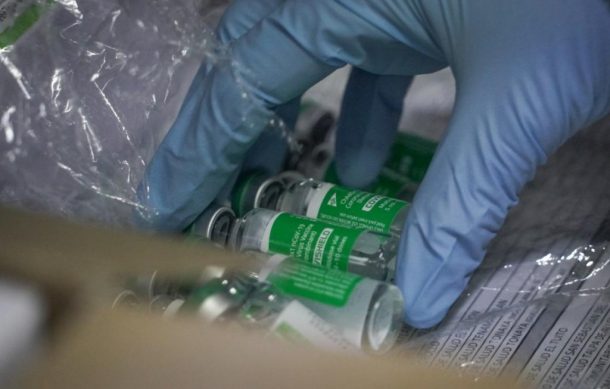En abril iniciará distribución de vacunas de AstraZeneca envasadas en México