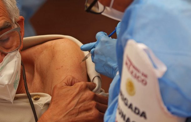Descarta AMLO suspender alguna vacuna anticovid en México