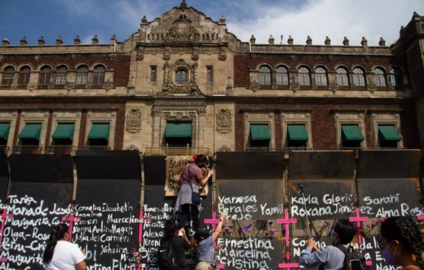 Marchan miles de mujeres en el 8M en Ciudad de México