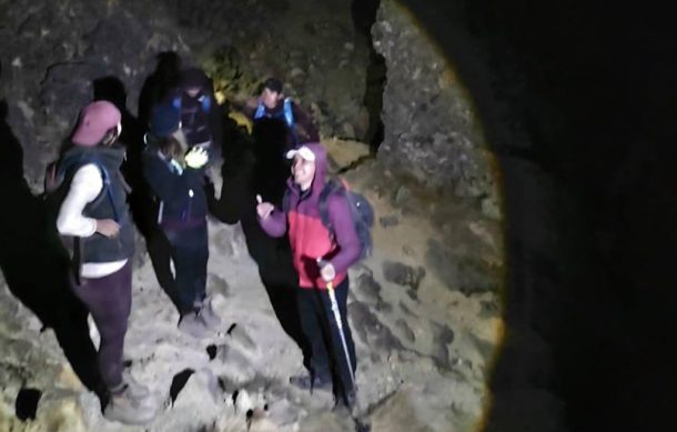 Rescatan a seis paseantes extraviados en el Nevado de Colima