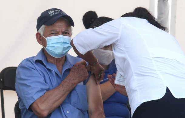 Comienza vacunación de adultos mayores en Tonalá