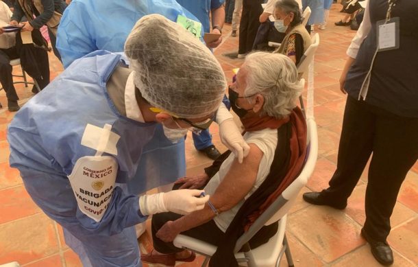 Hay 58 mil vacunas disponibles para inmunizar a adultos mayores en Tlaquepaque