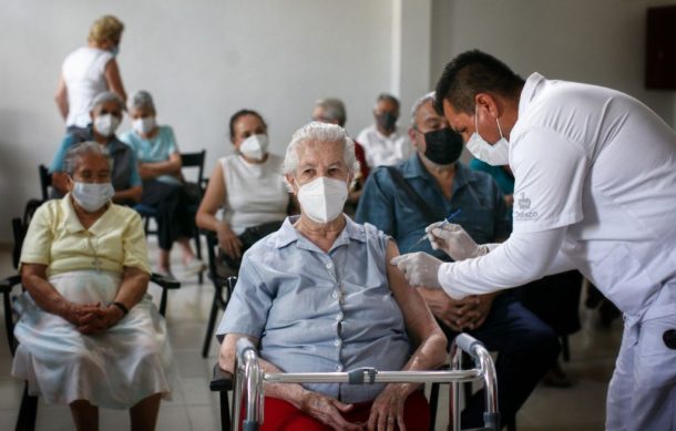 Adultos mayores continúan con temor por vacunas anti Covid: Cardenal Robles Ortega