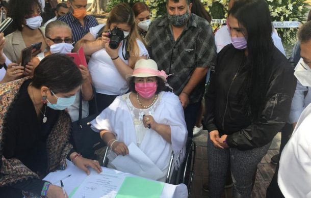 Damnificados por explosiones firman acuerdo con candidatos a la alcaldía de Guadalajara