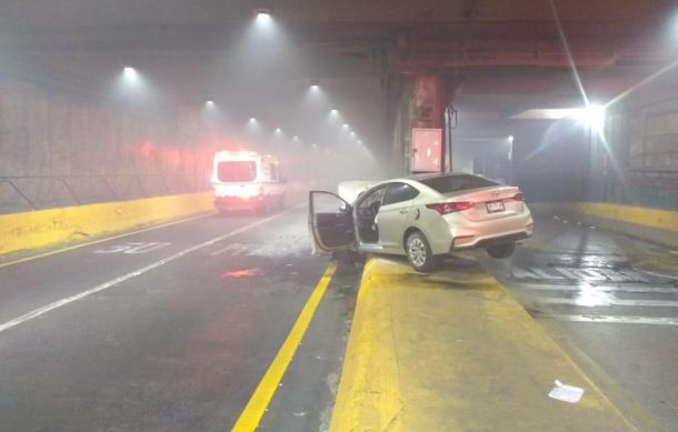 Ocurre aparatoso accidente dentro del túnel de avenida Hidalgo