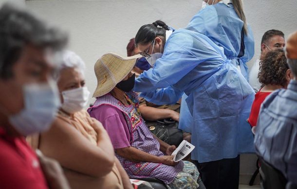 Avanza vacunación de adultos mayores en el país: López Obrador