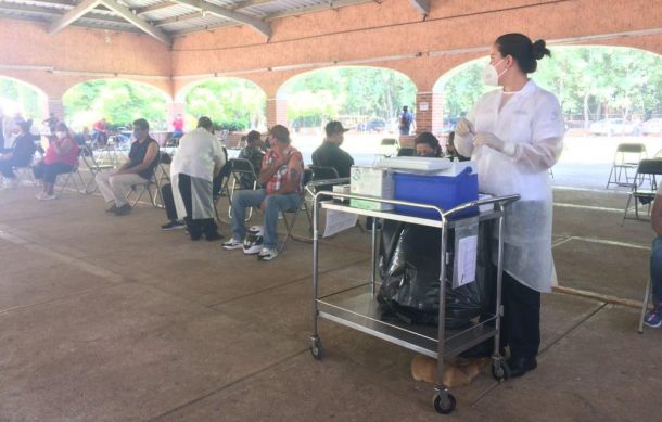 Tapatíos viajan a municipios de Los Altos en busca de ser vacunados