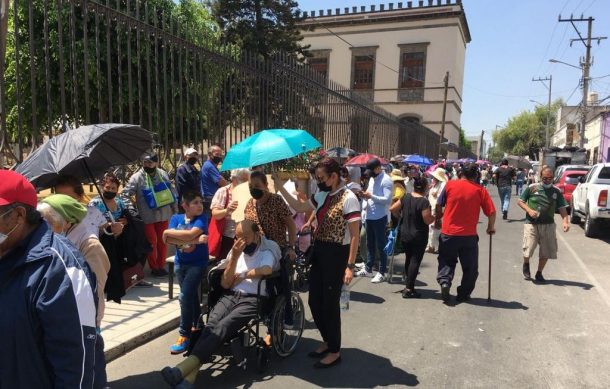Caótico miércoles tienen los centros de vacunación anti-Covid de Guadalajara