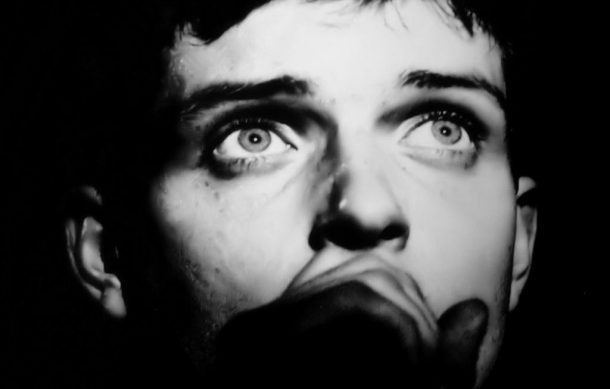 🎶 El Sonido de la Música – Ian Curtis