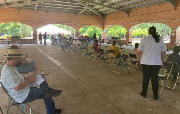 Personas de Tapatitlán también acuden a Acatic para vacunarse contra Covid-19