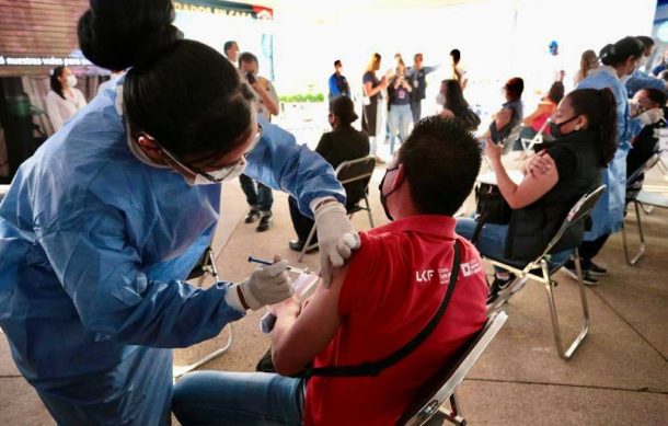 Inicia vacunación anticovid para treintañeros en el interior de Jalisco