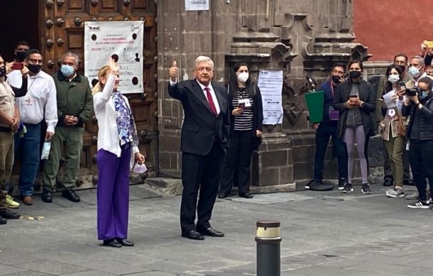 Emite presidente López Obrador su voto