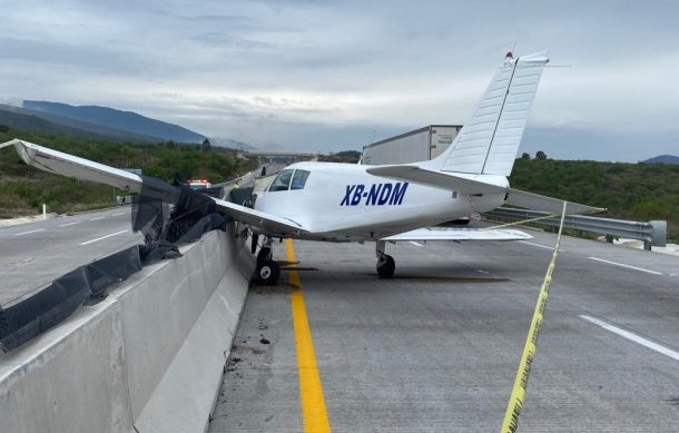 Problemas en motor provocó aterrizaje de avioneta en el Macrolibramiento
