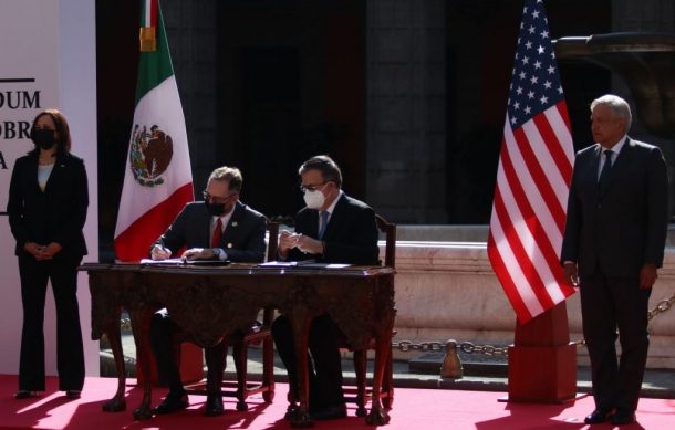 México y EU firman memorándum de entendimiento en materia migratoria