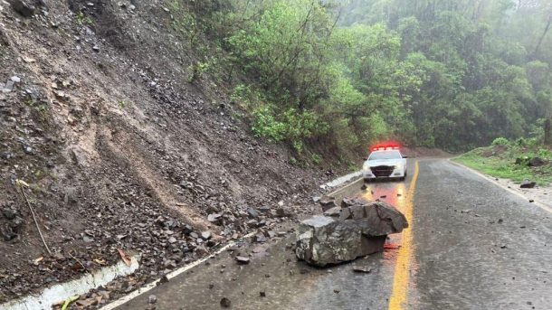 Piden extremar precauciones en puntos carreteros con riesgo de derrumbes