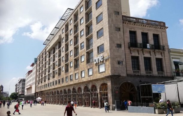 Desalojan hotel en el Centro de Guadalajara ante riesgo estructural
