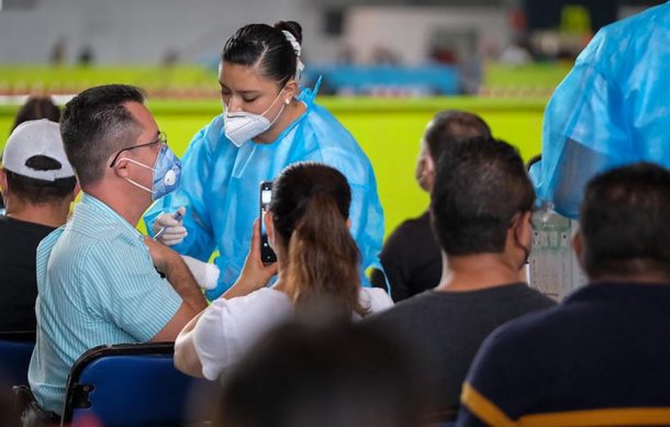 Vacunación de 40 a 49 años comienza de manera fluida en Auditorio Benito Juárez