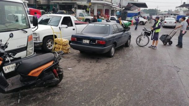 Reanudan operativos de vialidad en el Mercado de Abastos