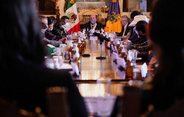 Se reúne Alfaro con 23 alcaldes del PRI