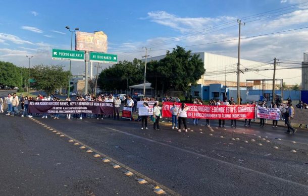 Vecinos de El Álamo levantan bloqueo en avenida Lázaro Cárdenas