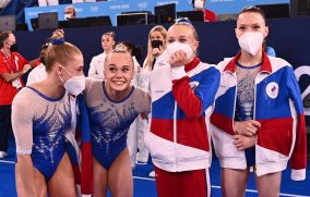 Rusia gana oro en la gimnasia por equipos