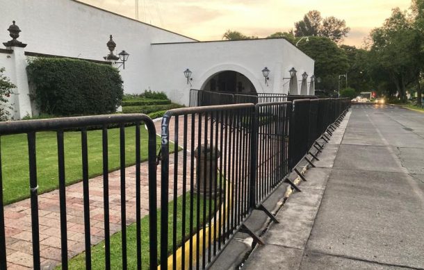 Blindan la seguridad en Casa Jalisco ante manifestación de UdeG