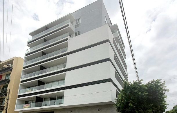 Denuncian mal peritaje y anomalías en juicio para reparar daños a casa afectada por torre en Providencia