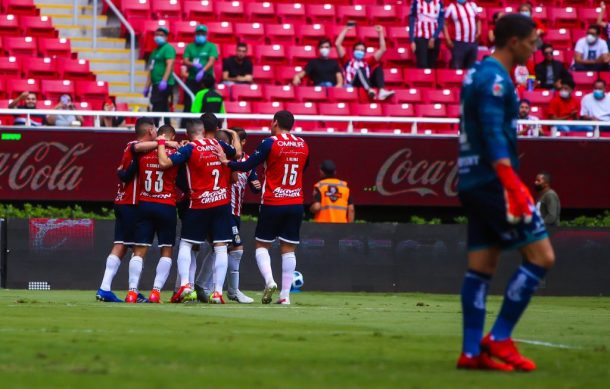 Godínez salva a las Chivas de la derrota y empatan 2-2 con Bravos