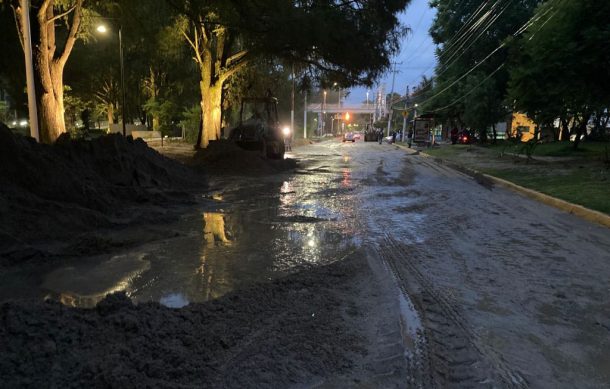 Cerrado un tramo de avenida patria en Colomos por arrastre de lodo