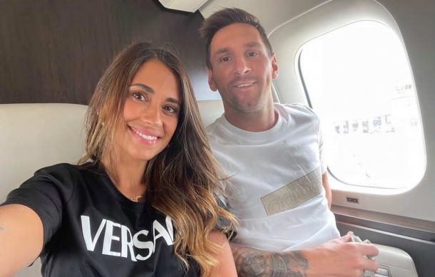 Messi deja Barcelona y viaja a Paris acompañado de su familia