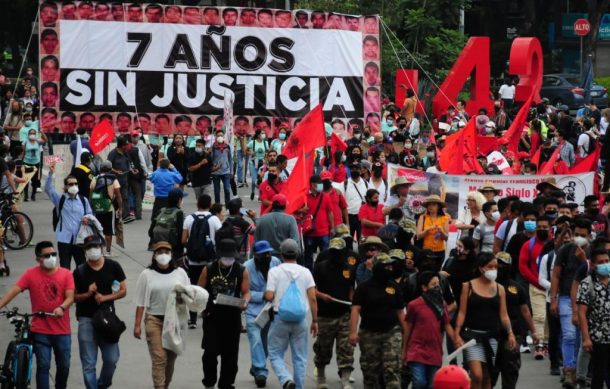 Conmemoran siete años de desaparición de 43 normalistas de Ayotzinapa