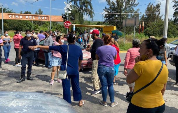 Se manifiestan vecinos de Cima del Sol por falta de agua