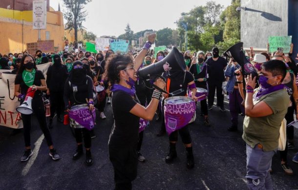Condena López Obrador la violencia generada en la marcha feminista