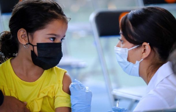 Mantienen lucha para que menores reciban vacuna anti-Covid