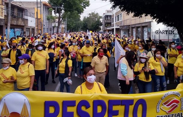 Protestan trabajadores del DIF Guadalajara por despidos injustificados
