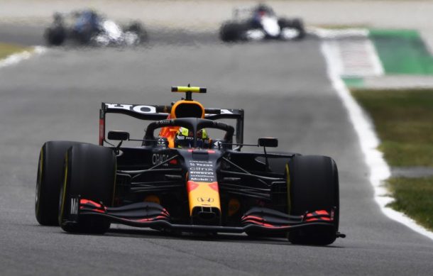Checo Pérez llega tercero en GP de Monza, pero es penalizado y termina en P5; ganó Ricciardo